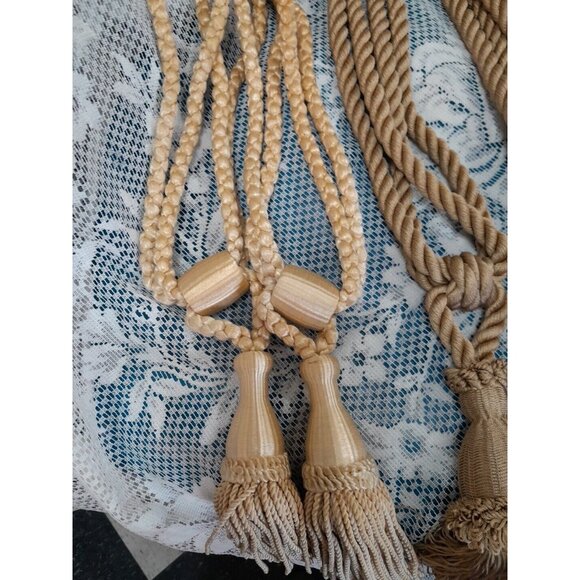 4 Vintage Curtain Tie Backs  Beige Tasseled Very Nice Preowned Condition - Picture 2 of 8